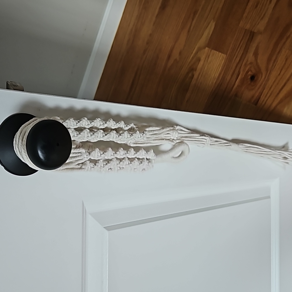 Macrame plant hanger